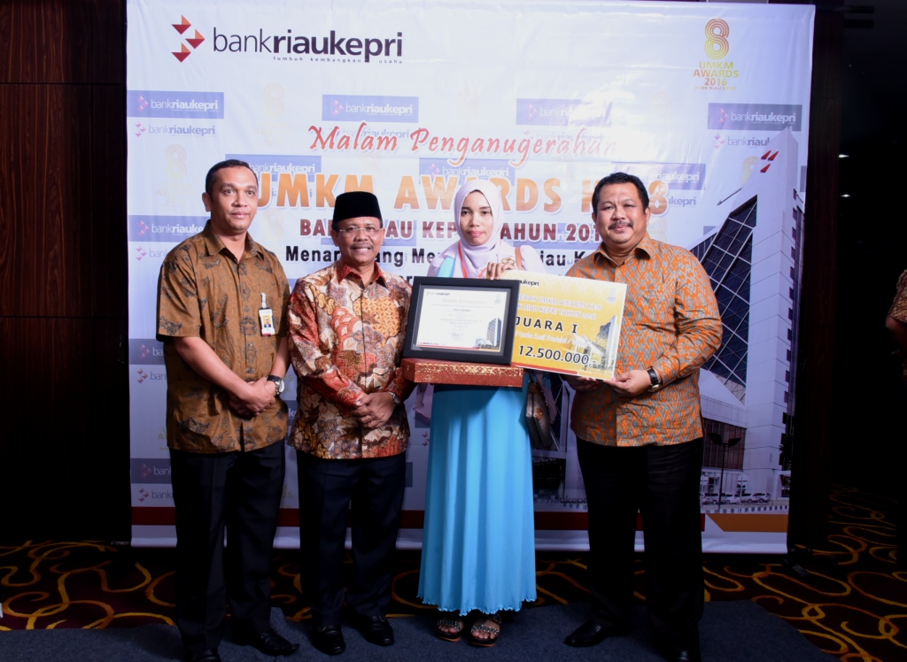 Syabas, Usaha Tenun Lejo Bengkalis Raih UMKM Award Bank Riau Kepri  